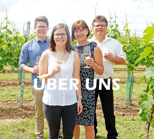 Familienfoto zwischen Weinreben